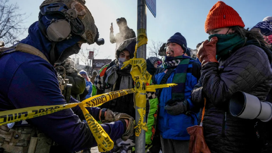 明尼苏达州州长沃尔兹要求特朗普叫停移民海关执法局在该州行动