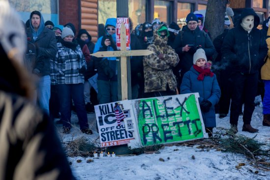 明尼阿波利斯再现联邦执法人员开枪事件后 美国共和党内出现裂痕