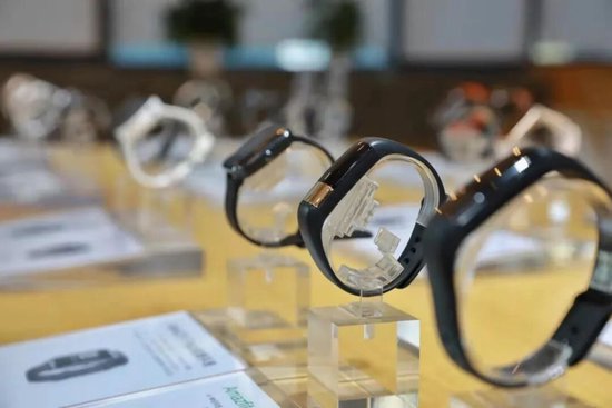 营收增加78.5%股价却腰斩，估值仅剩3亿美金的华米撑不起高端野心