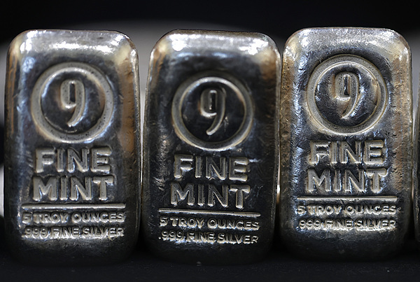 国际银价突破每盎司115美元