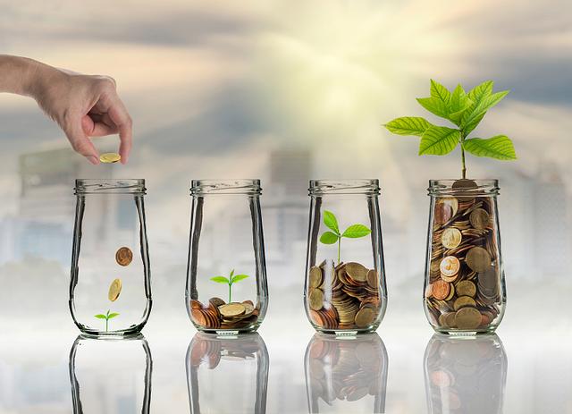 国际金价首破5100美元大关,黄金珠宝门店:一口价金饰品甚至来不及改价!