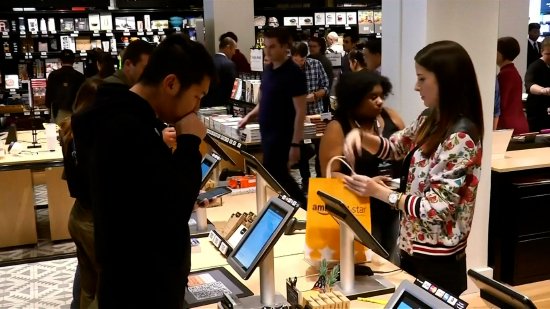 1月28日外盘头条:美元跌至四年低点 特朗普称不担心 谷歌推出低价版AI Plus 特朗普关税落地概率不足三成