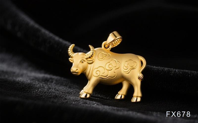 美元跌至多年低位叠加避险情绪升温,黄金继续刷新历史新高