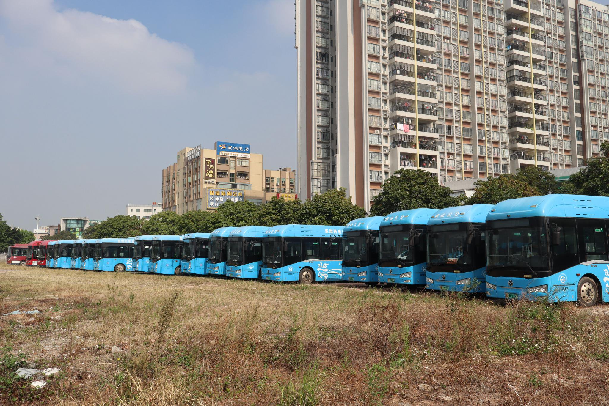 佛山逾十亿投建氢能公交,部分车辆跑够补贴里程就闲置?