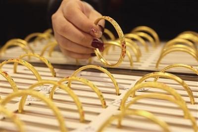 金价突破5300美元关口 不到一月上涨近1000美元