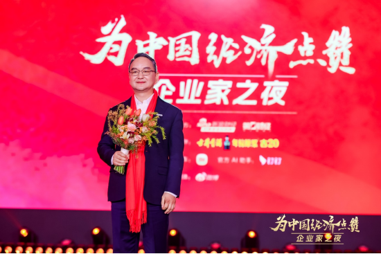 陈景河现场落泪，卢迈呼吁关注农村养育，韩璧丞展示仿生手抓哑铃……上百位企业家共话中国经济新动能