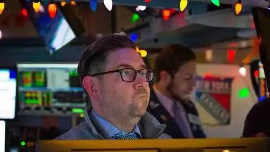 美联储主席提名引巨震!标普三连阴,金银创46年最大跌幅