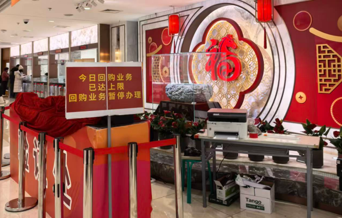 “坑” 还是 “桥”?黄金史诗级震荡,折射投资众生相