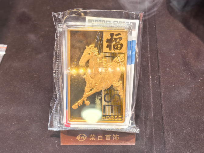 “坑” 还是 “桥”?黄金史诗级震荡,折射投资众生相