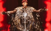 3小时只唱90分钟？周杰伦演唱会被指“严重划水”，老粉直呼避雷，巨星传奇利润暴跌202%