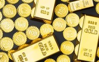 金价崩了！水贝商家：问价的人多，买的人少