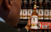 全球最大烈酒生产商帝亚吉欧调低盈利预期，股价跌8%
