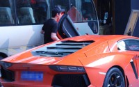 父亲身家超过李嘉诚，他不爱美女爱丑女，继承60亿家产坐地铁上班