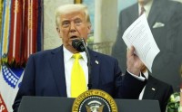 特朗普称美国将为途经海湾的贸易提供保险