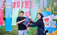 小朋友扭蛋机摇出“大奖”，珍酒2021真实年份被带回家！