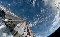 亚马逊威胁逼近，SpaceX星链低价“抢地盘”