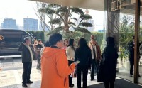 上海售楼处意外一幕！不少人从迪拜赶来“打新”，看的都是5000万起步的房子：受国际局势影响想回国置业生活