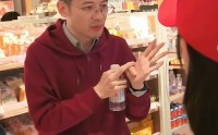 东方甄选首家线下体验店试营业，执行总裁 孙进现身“安利”办会员