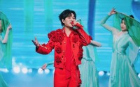 洛琦湖南卫视春晚一身红装献唱 网友马年真是红得发紫