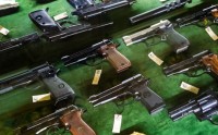 全球两大传奇枪械制造商爆发激烈内斗