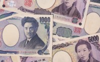 日本大型银行创下利润新高，但分析师警示风险加剧、增长或将放缓