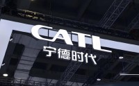 “宁王”日赚2亿，拦不住两股东套现近410亿？