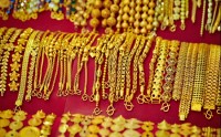 “黄金再跌也不能买了！” 金价崩跌“刺破”暴富梦，投资者崩溃！金店：优惠了咋没人抢了？