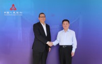 中国人民银行行长潘功胜会见澳门金融管理局行政管理委员会主席黄善文