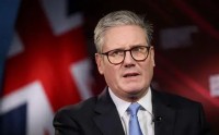 被指责反应迟缓“没帮上忙” 英国首相斯塔默回应已以最快速度竭尽所能