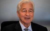 戴蒙警告：若斯塔默遭罢免英国首相，摩根大通或重新考量伦敦新办公楼计划
