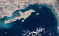 霍尔木兹海峡追踪：停火后只有与伊朗有关的船只通过海峡