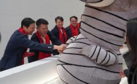 顶流互动！雷军给《鹅鸭杀》玩偶发开工红包