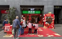 百果园上新非遗联名木版年画春节礼盒，推出“社交送礼”与“礼品无忧送”服务