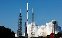 贝索斯与马斯克的太空竞赛持续升温