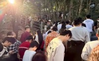 “前方无厕所、无烤肠、无茶叶蛋，各位回家吧”