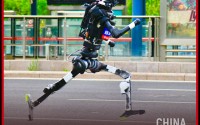 一个手机头部玩家，意外成为机器人“黑马”