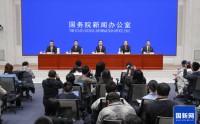 福建省委常委、常务副省长王永礼，福州市委副书记、市长吴贤德，在北京答记者问