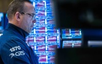 盘前：纳指期货现跌0.3% 沃尔玛财报逊预期