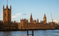 英方担忧违反国际法 尚未授权美国使用其基地打击伊朗