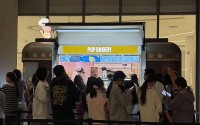 泡泡玛特跨界卖茶饮？知情人士：POP BAKERY直营门店仍以甜品为主