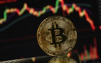 比特币触底反弹，惊险守住6万美元关口
