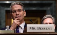 美国财长贝森特：美联储是独立机构 回避总统解雇权问题