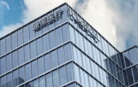 亏掉千亿市值后，“牙茅”通策医疗掏空家底，6亿接盘实控人“明眸”生意