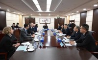 农业银行董事长谷澍会见英格兰银行副行长兼英国审慎监管局首席执行官萨姆·伍兹