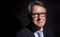 英国前驻美大使曼德尔森因涉行为不当被捕 加剧斯塔默面临的政治危机
