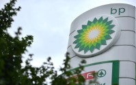英国石油年度股东大会气氛紧张，股东就气候信息透明度发起抗议