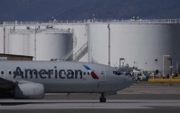 美国航空下调2026年盈利预期 午盘逆势大涨超4%
