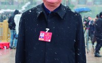 全国人大代表、金晶科技董事长王刚：构建三维支撑体系 助力钙钛矿光伏产业跃升
