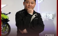 被称“摩托车圈雷军”，冠军张雪的飞驰人生