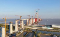 杭州湾跨海铁路大桥攻克五项“世界第一”挑战 2027年底具备开通条件